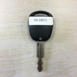 DA18671ランプ点灯 ダイハツ 純正 キーレス 青枠 2ボタン 赤ランプ タント ムーヴ ハイゼット ミラ エッセ アトレーなど(車内アクセサリ)