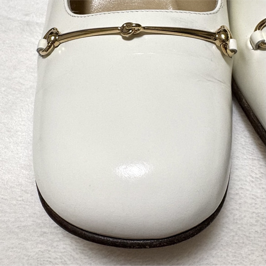 GUCCI - 美品 VINTAGE GUCCI ホースビット パンプス ホワイトの GUCCI - 美品 VINTAGE GUCCI ホースビット パンプス ホワイトの