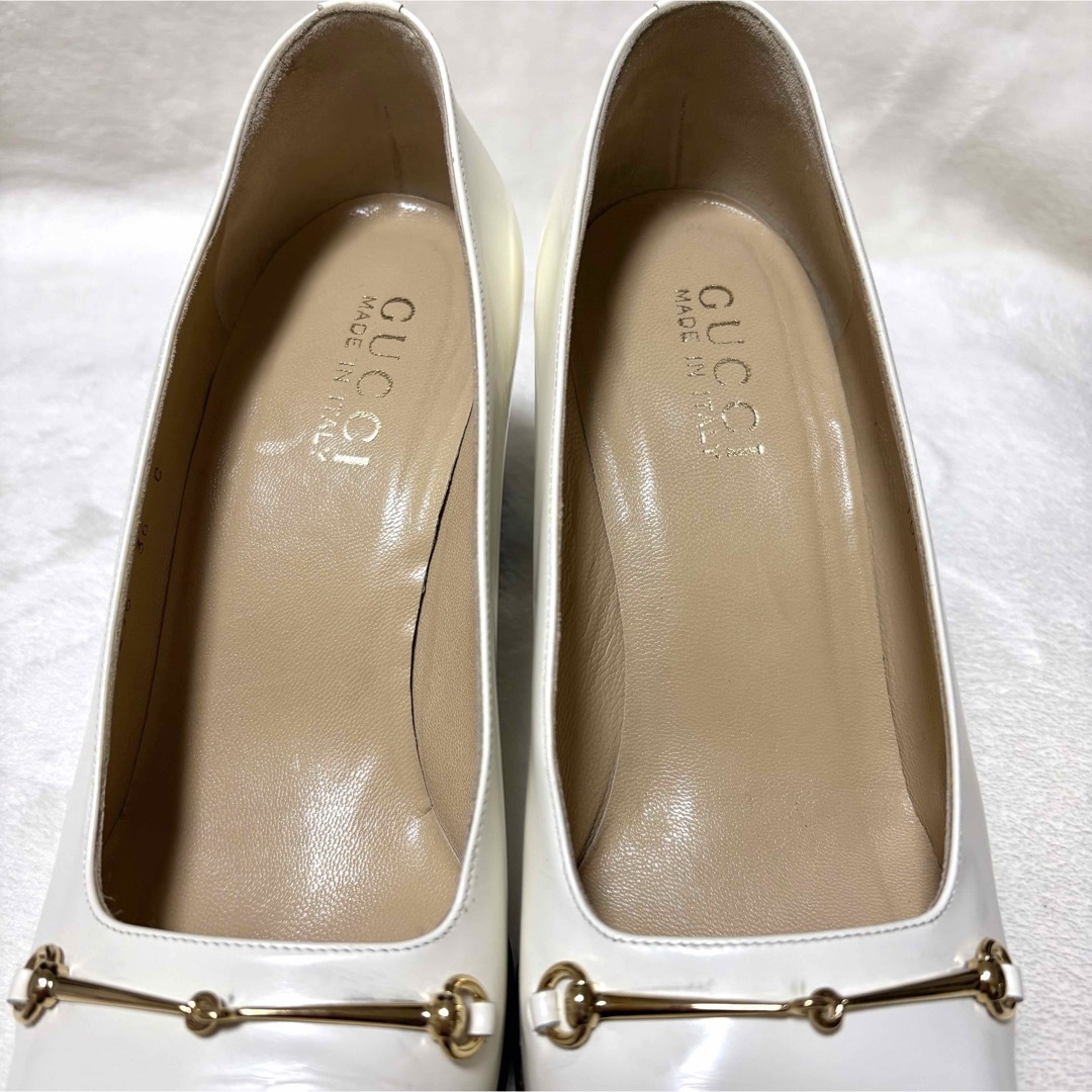 GUCCI - 美品 VINTAGE GUCCI ホースビット パンプス ホワイトの GUCCI - 美品 VINTAGE GUCCI ホースビット パンプス ホワイトの