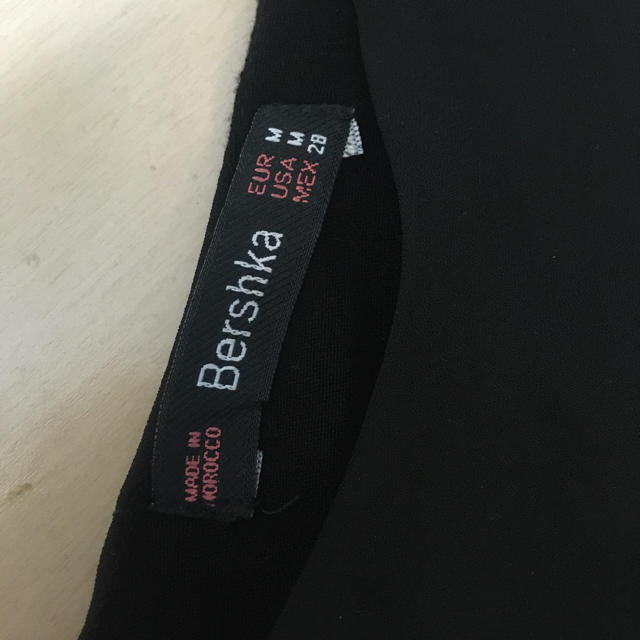 Bershka(ベルシュカ)のスリット入り タンクトップ トップス レディースのトップス(タンクトップ)の商品写真