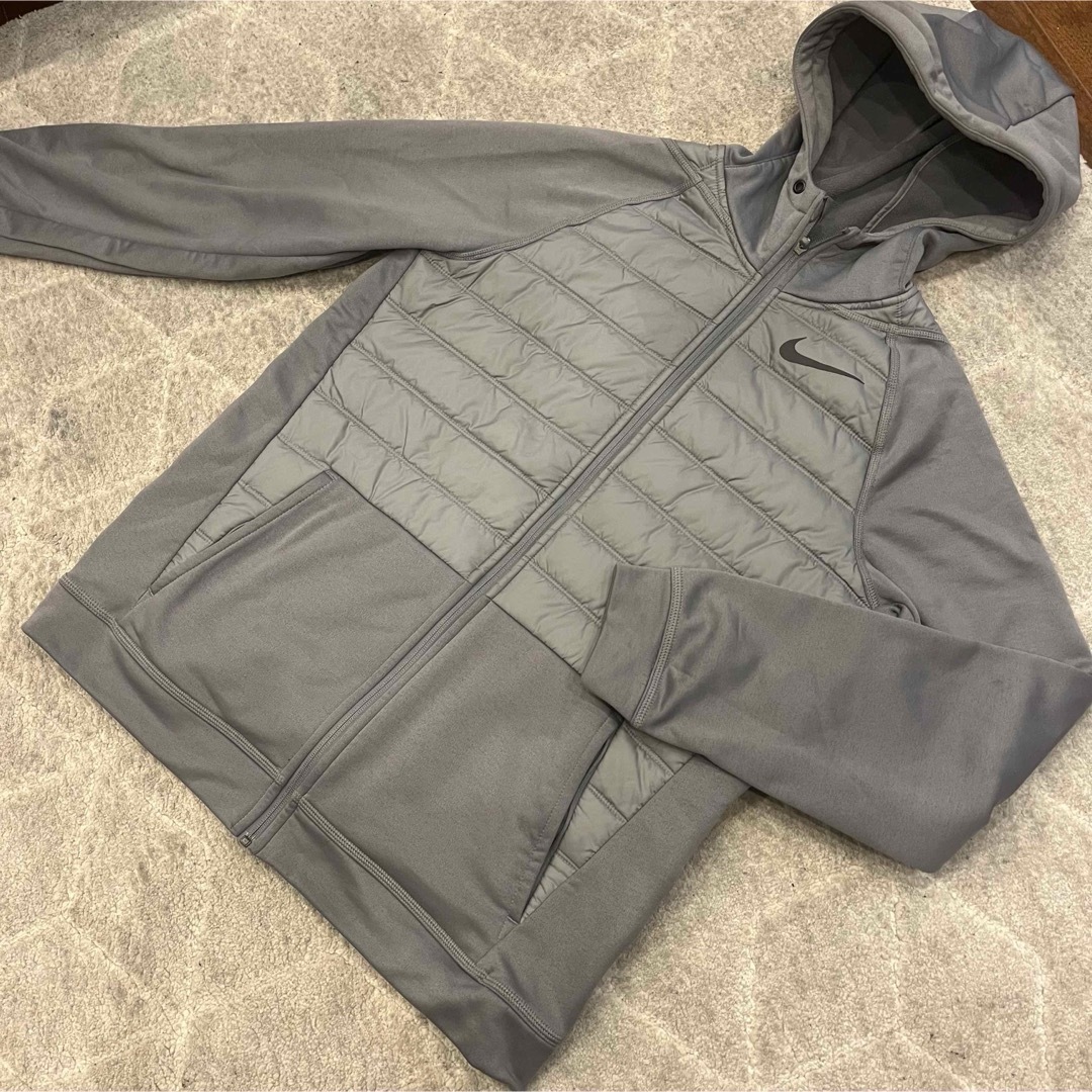 NIKE - ✨美品✨ナイキ NIKE フード付きアウター Lサイズ✨の NIKE - ✨美品✨ナイキ NIKE フード付きアウター Lサイズ✨の