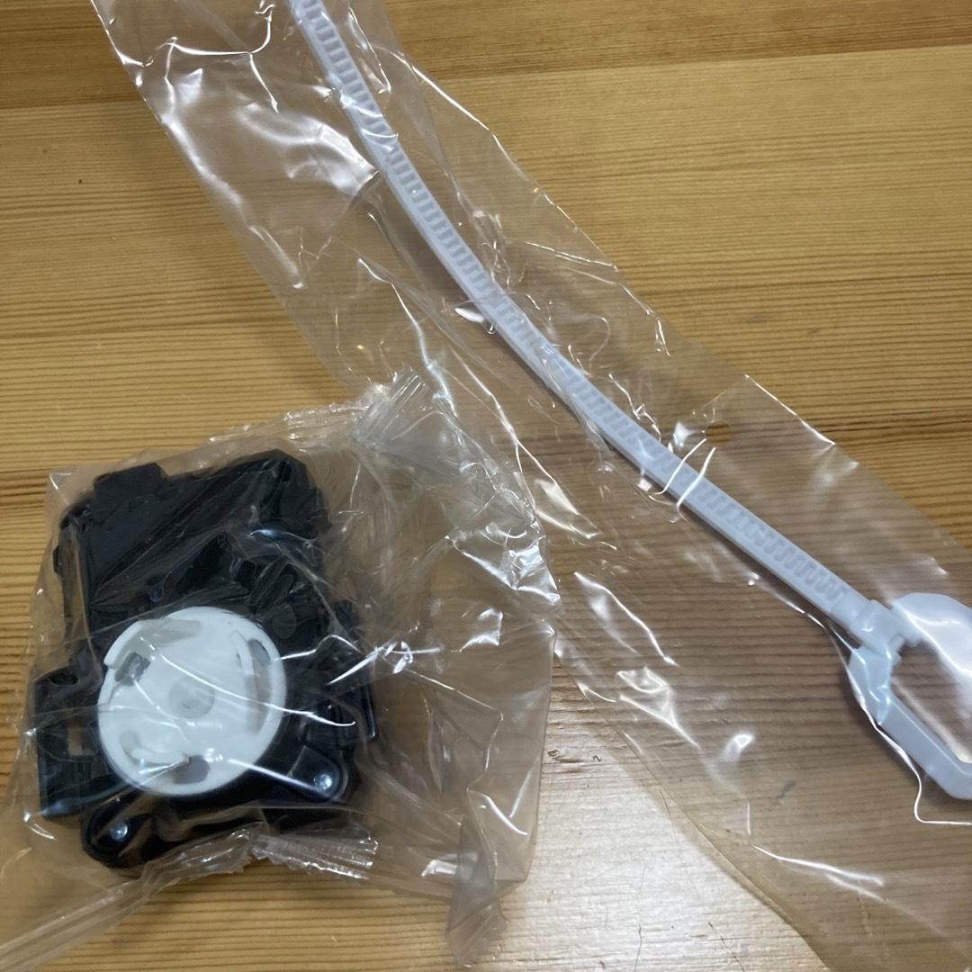 新品 ベイブレード x ワインダーランチャー タカラトミー ランチャー 黒白 エンタメ/ホビーのエンタメ その他(その他)の商品写真