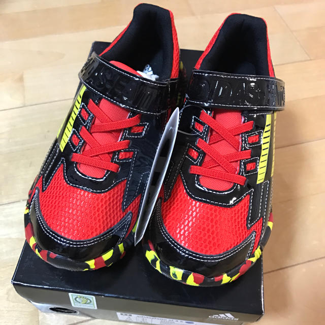 adidas(アディダス)の★新品★アディダス★ファイト★キッズ★スニーカー★22.5★ キッズ/ベビー/マタニティのベビー靴/シューズ(~14cm)(スニーカー)の商品写真