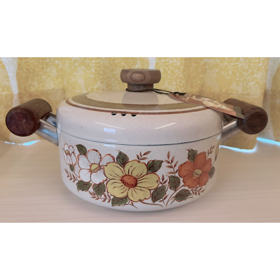昭和レトロ】【未使用品】エジリー ホーロー鍋 両手鍋 花柄 20 昭和レトロ】【未使用品】エジリー ホーロー鍋 両手鍋 花柄 20