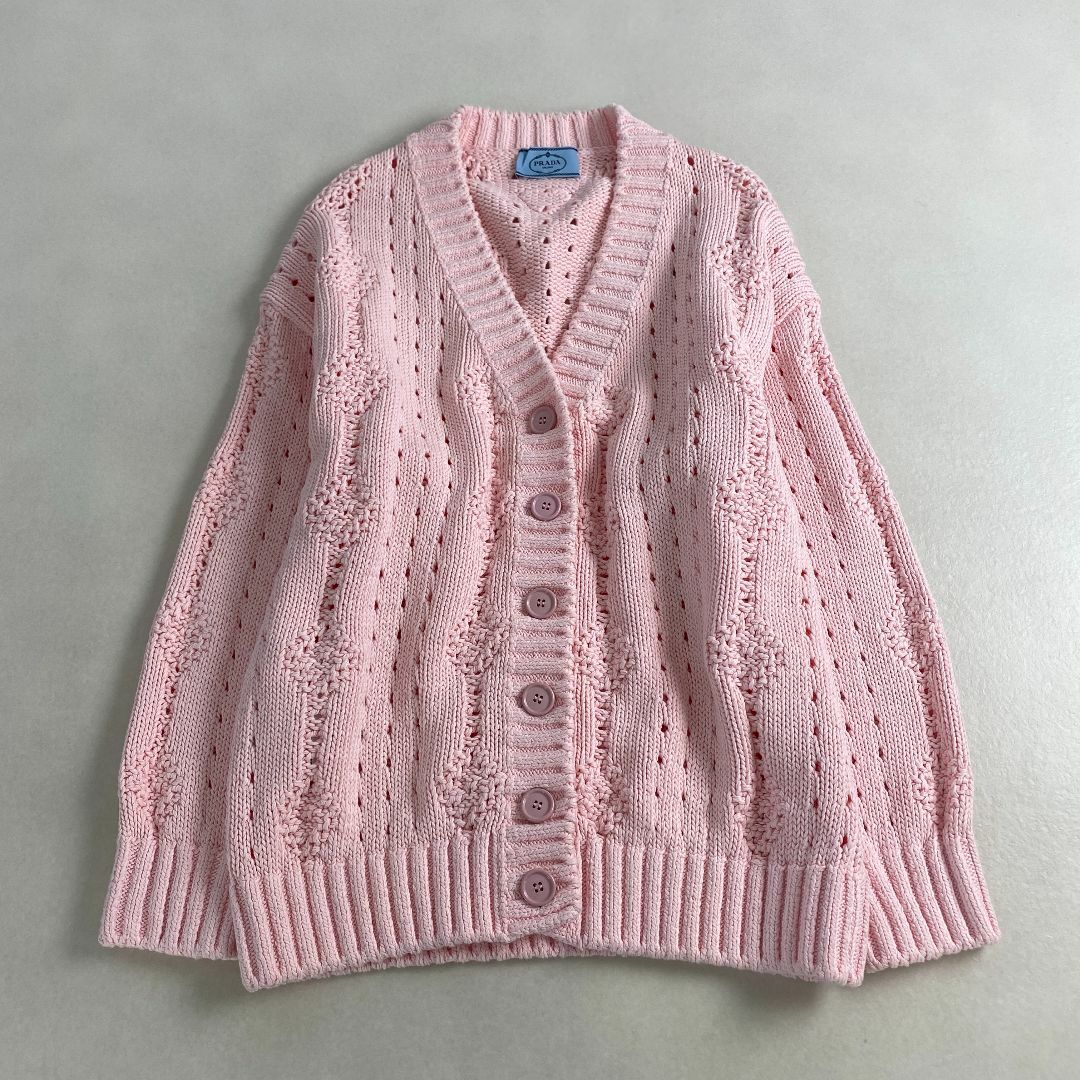 PRADA - 美品 プラダ カーディガン 三角プレート 22SS ピンク PRADA - 美品 プラダ カーディガン 三角プレート 22SS ピンク