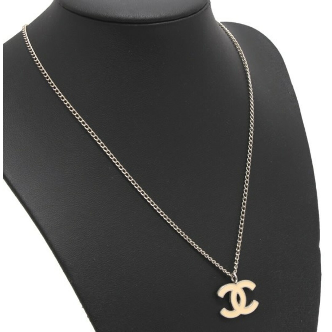 CHANEL - シャネル CHANEL ココマーク ネックレス 白×シルバー CHANEL - シャネル CHANEL ココマーク ネックレス 白×シルバー