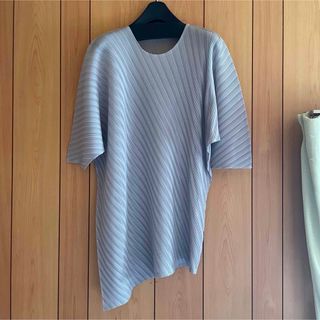 PLEATS PLEASE ISSEY MIYAKE(Tシャツ(半袖/袖なし))のフリマ PLEATS PLEASE ISSEY MIYAKE(Tシャツ(半袖/袖なし))のフリマ