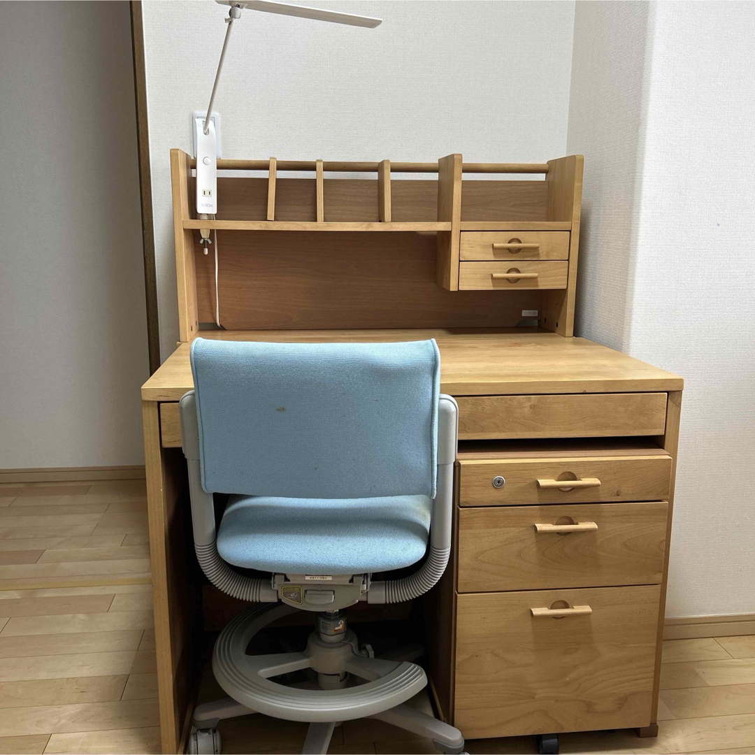 ITOKI - ITOKI学習机リーモと椅子のセットの通販 by hal©️'s ITOKI - ITOKI学習机リーモと椅子のセットの通販 by hal©️'s