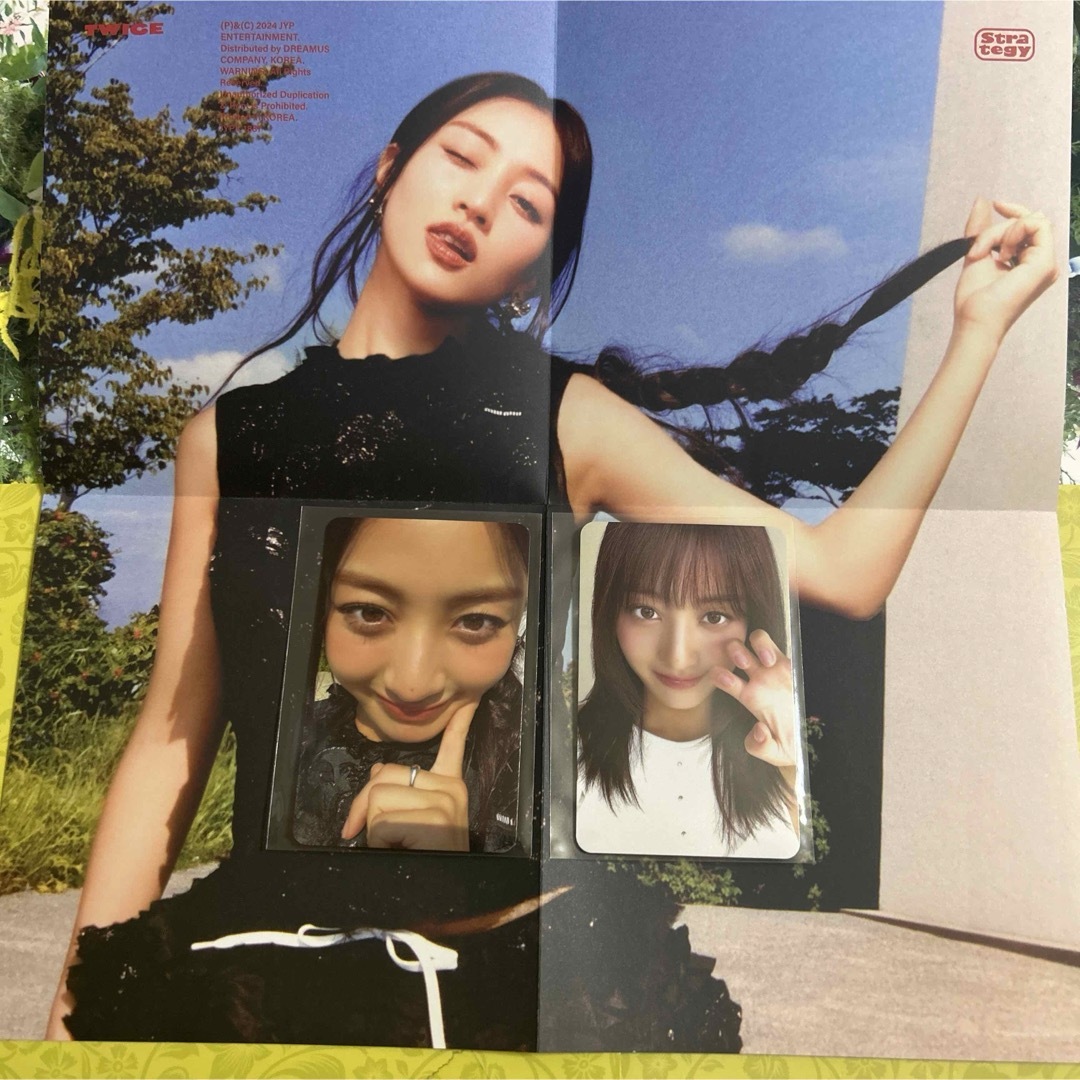 TWICE strategy ジヒョ トレカ2枚 折ポスターの通販 by TWICE strategy ジヒョ トレカ2枚 折ポスターの通販 by