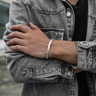 UNDERCOVER - UNDERCOVER アンダーカバー GIZ柄シルバーバングル UNDERCOVER - UNDERCOVER アンダーカバー GIZ柄シルバーバングル