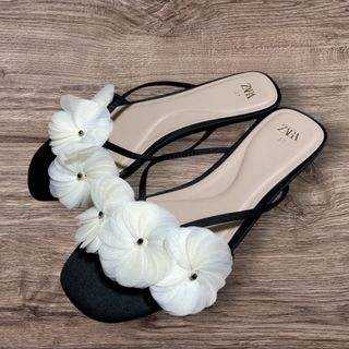 ZARA - ZARA 新品 ビジューフラットスライドサンダル 37の通販 ZARA - ZARA 新品 ビジューフラットスライドサンダル 37の通販