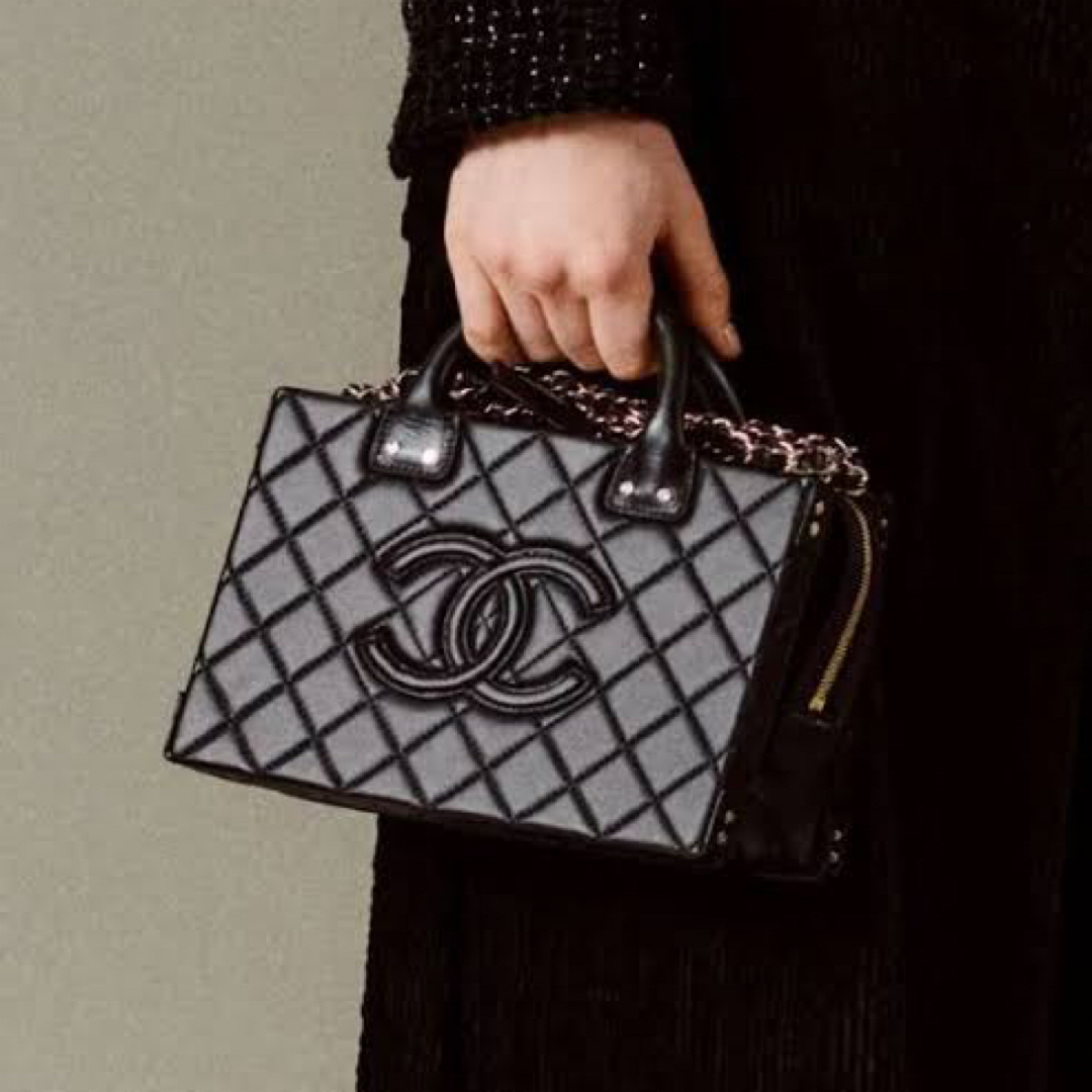 CHANEL - CHANEL ♡ レア ヴァニティーケース バニティー 黒 CHANEL - CHANEL ♡ レア ヴァニティーケース バニティー 黒