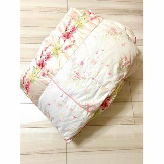 昭和レトロ】 かいまき布団 掻巻 花柄 鮮やか 和模様 ベロア 昭和レトロ】 かいまき布団 掻巻 花柄 鮮やか 和模様 ベロア