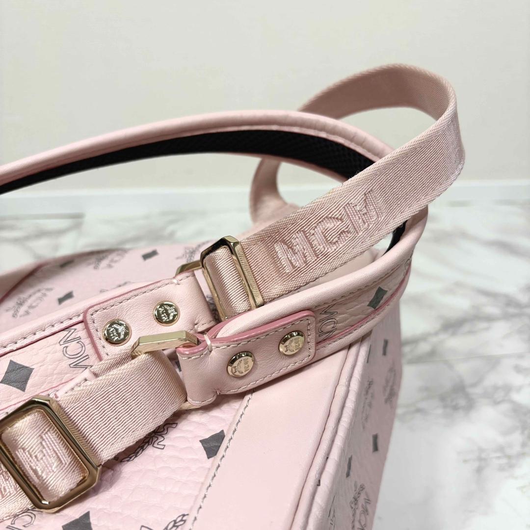 MCM - 美品 MCM ヴィセトス スタッズ ミニサイズ リュック MCM - 美品 MCM ヴィセトス スタッズ ミニサイズ リュック