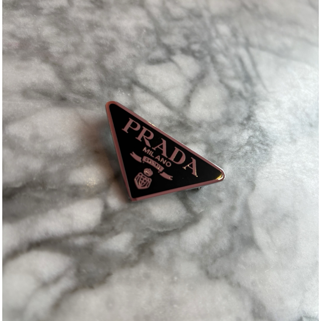 PRADA - PRADA プラダ シルバー ピンブローチの通販 by PRADA - PRADA プラダ シルバー ピンブローチの通販 by