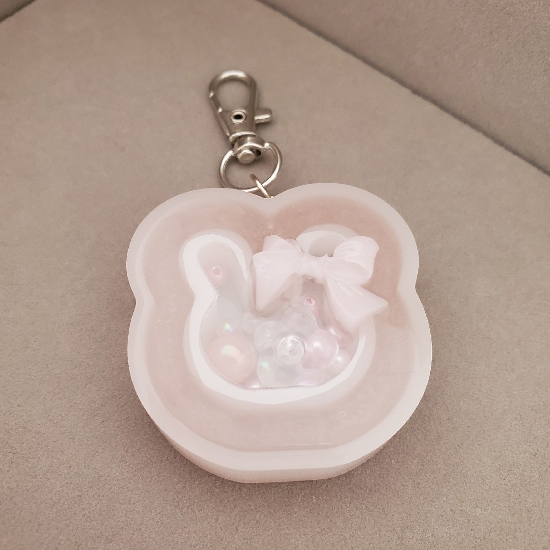 うさぎのダブルシェイカー ハンドメイドのアクセサリー(キーホルダー/ストラップ)の商品写真