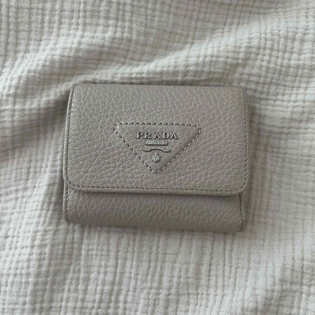 PRADA - 【PRADA】ウォーターリリー ヴィッテロダイノレザー PRADA - 【PRADA】ウォーターリリー ヴィッテロダイノレザー