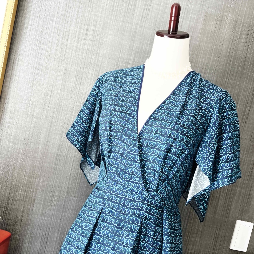 FENDI - 美品 FENDI フェンディ シルク 刺繍 ハート柄 ロング FENDI - 美品 FENDI フェンディ シルク 刺繍 ハート柄 ロング