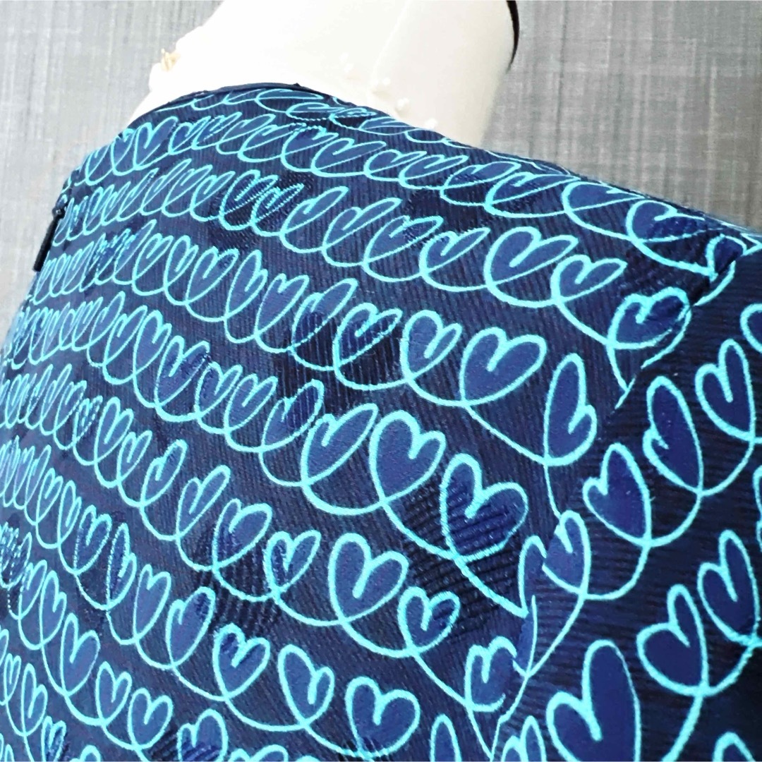 FENDI - 美品 FENDI フェンディ シルク 刺繍 ハート柄 ロング FENDI - 美品 FENDI フェンディ シルク 刺繍 ハート柄 ロング