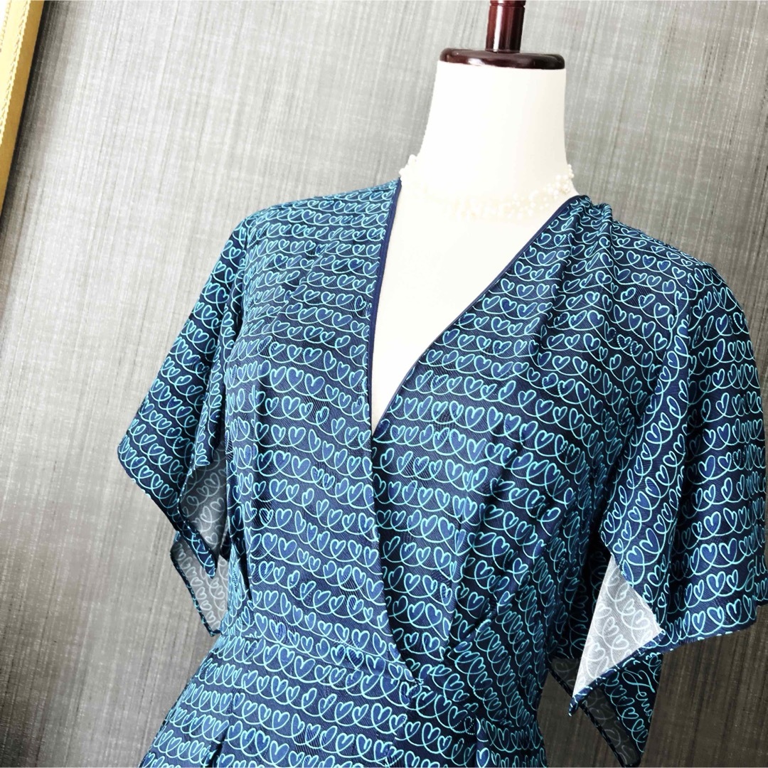 FENDI - 美品 FENDI フェンディ シルク 刺繍 ハート柄 ロング FENDI - 美品 FENDI フェンディ シルク 刺繍 ハート柄 ロング