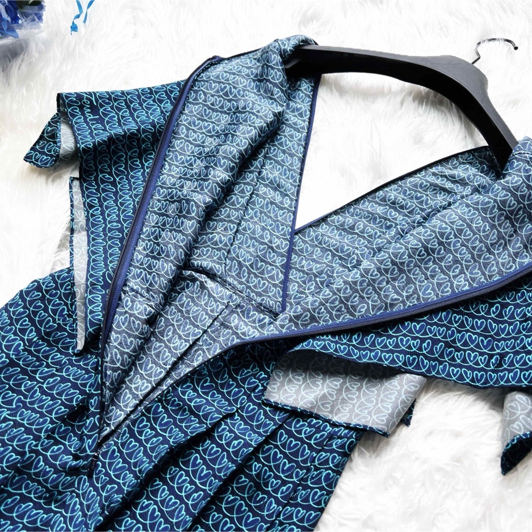 FENDI - 美品 FENDI フェンディ シルク 刺繍 ハート柄 ロング FENDI - 美品 FENDI フェンディ シルク 刺繍 ハート柄 ロング