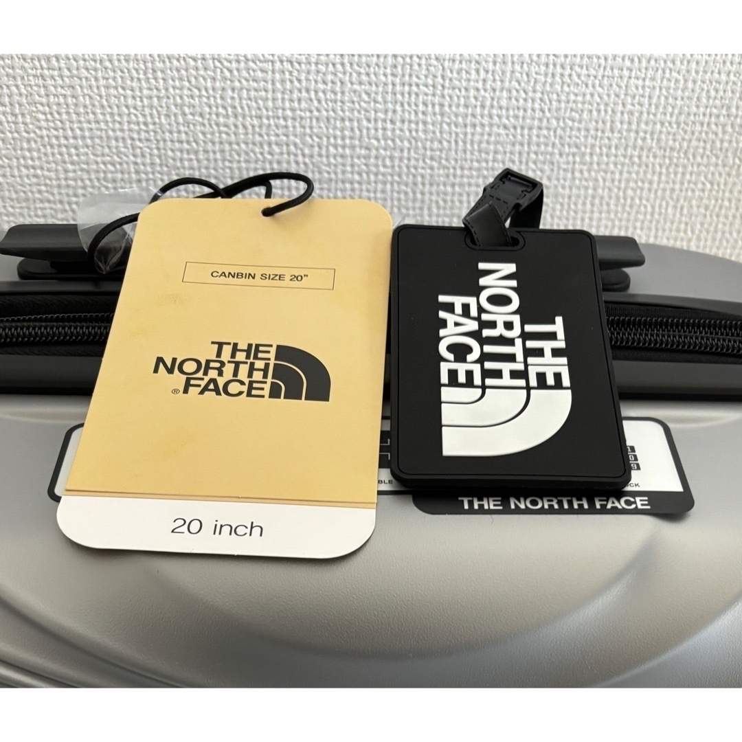 THE NORTH FACE - 海外限定 THE NORTH FACE シルバー キャリー THE NORTH FACE - 海外限定 THE NORTH FACE シルバー キャリー