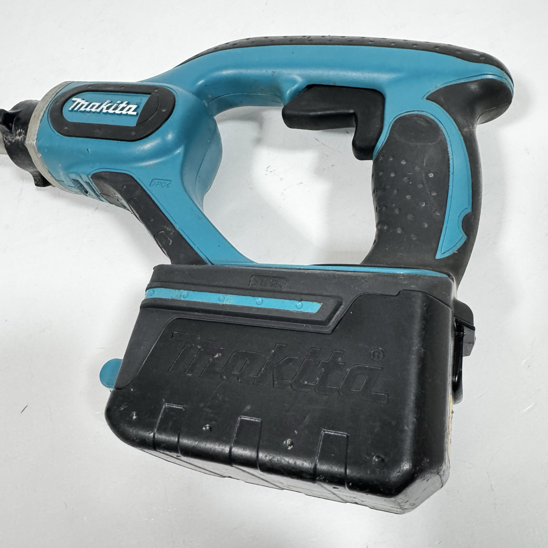 Makita - マキタ 充電式コンクリートバイブレータ18V 作業深さ Makita - マキタ 充電式コンクリートバイブレータ18V 作業深さ