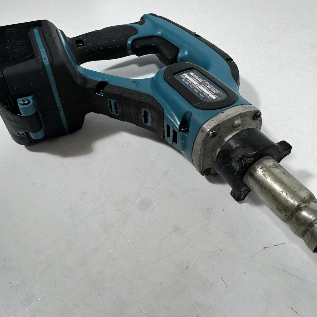 Makita - マキタ 充電式コンクリートバイブレータ18V 作業深さ Makita - マキタ 充電式コンクリートバイブレータ18V 作業深さ