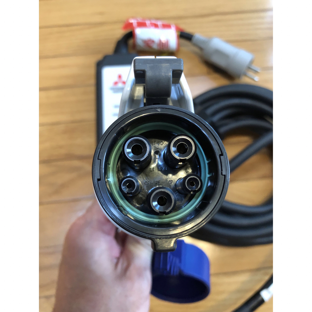 超美品 新型 三菱アウトランダーPHEV GN0W純正200V充電ケーブル 超美品 新型 三菱アウトランダーPHEV GN0W純正200V充電ケーブル