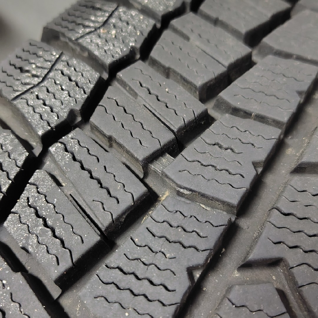 DUNLOP - 195/65R15 スタッドレスタイヤ ホイール4本セットの DUNLOP - 195/65R15 スタッドレスタイヤ ホイール4本セットの