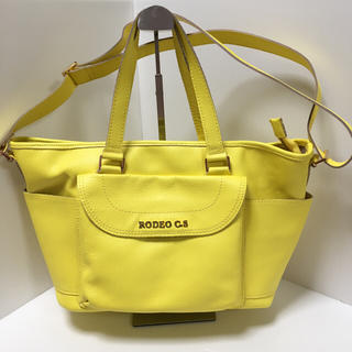 ロデオクラウンズ(RODEO CROWNS)のRODEO C.S 鮮やかなイエローバッグ 黄色バッグ 2wayバッグです。(ショルダーバッグ)