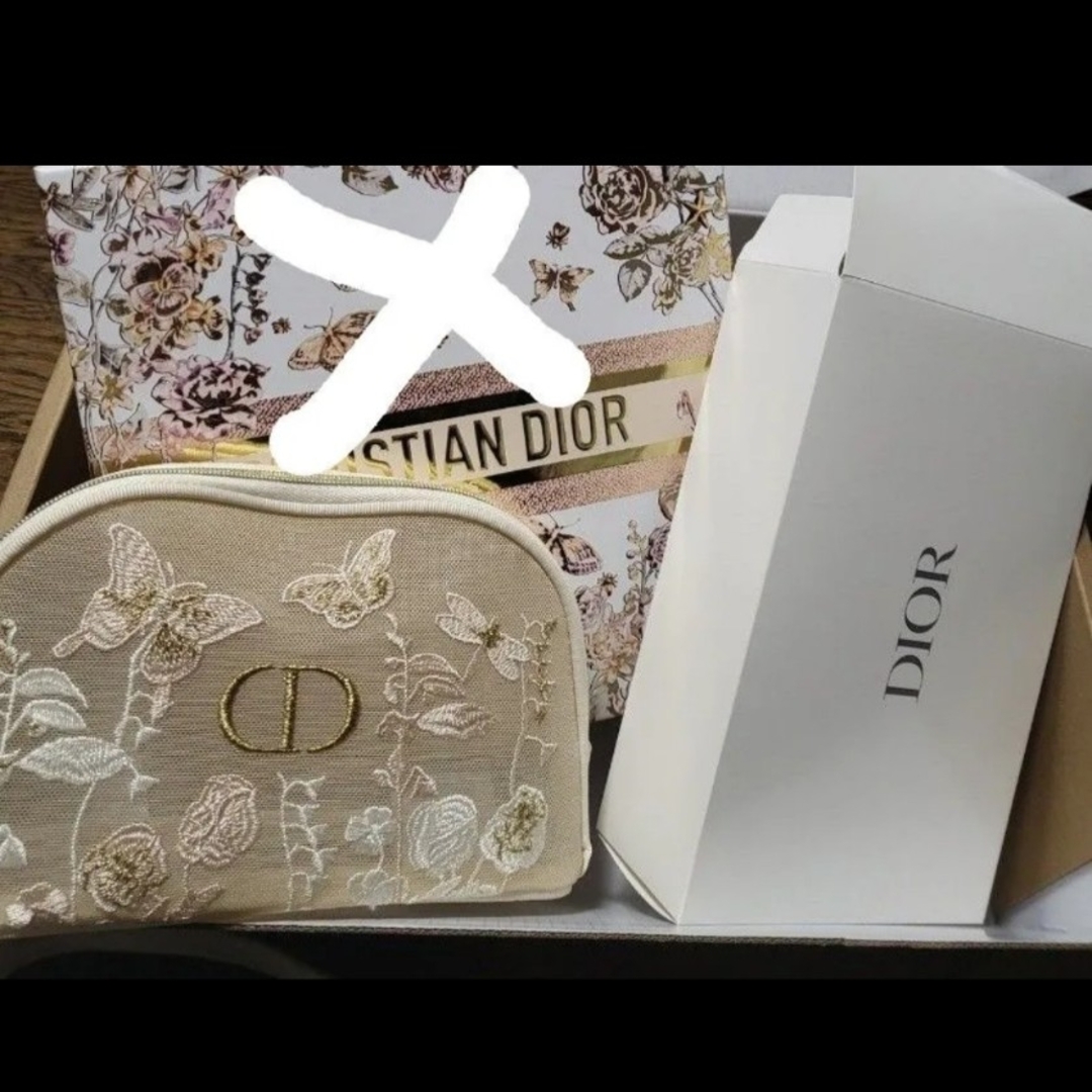 Christian Dior - 【新品未使用】dior 限定ポーチ(箱つき)の通販 Christian Dior - 【新品未使用】dior 限定ポーチ(箱つき)の通販