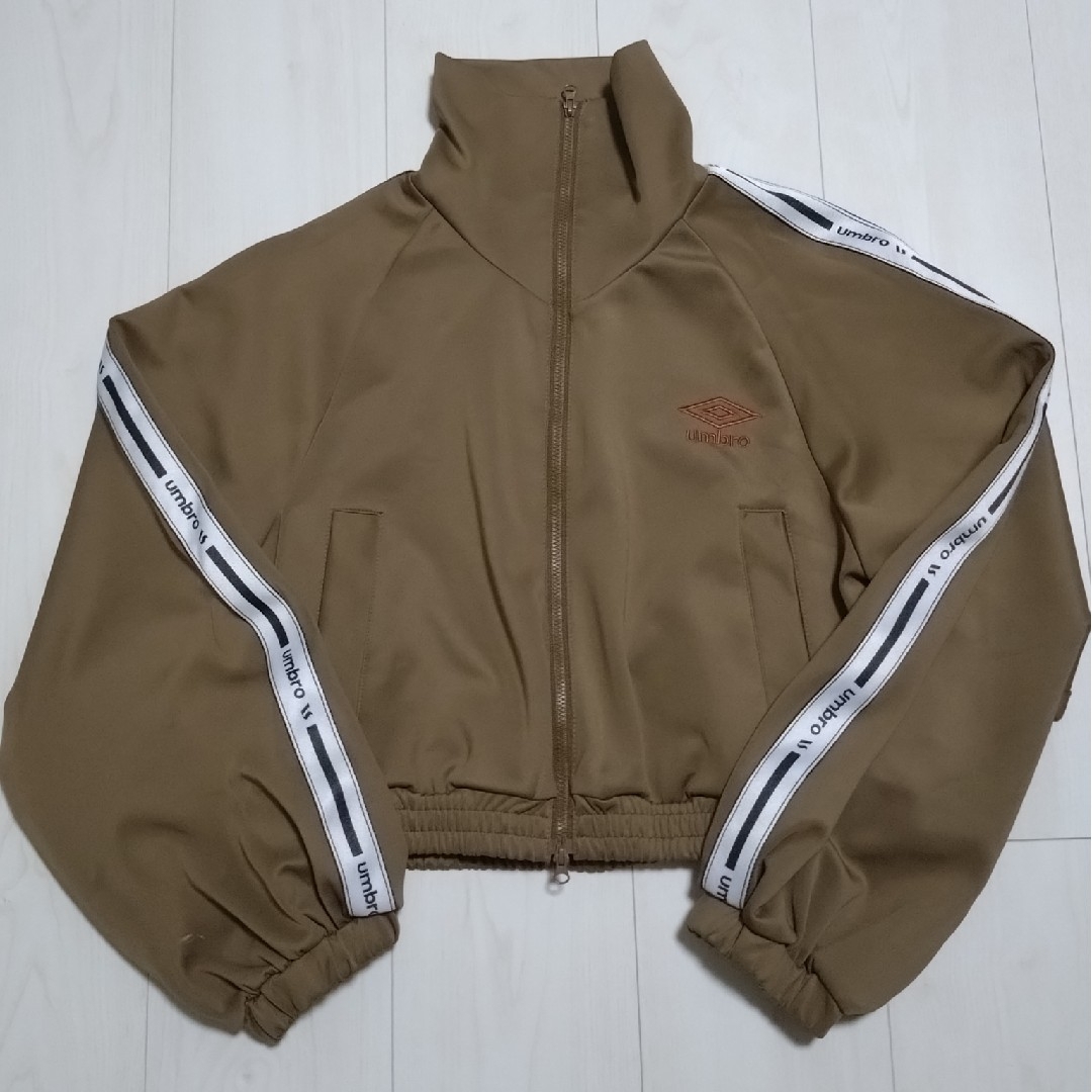 UMBRO - 【umbro】人気完売VIS別注ショートトラックジャケット UMBRO - 【umbro】人気完売VIS別注ショートトラックジャケット