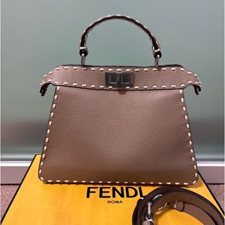FENDI - 美品☆ フェンディ ピーカブー エッセンシャル ラージ FENDI - 美品☆ フェンディ ピーカブー エッセンシャル ラージ