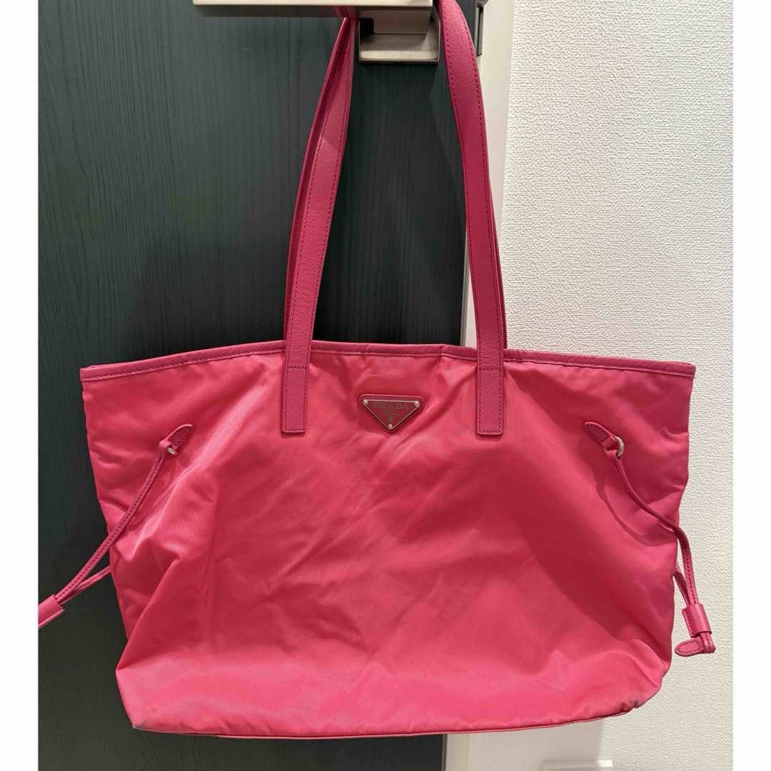 PRADA - PRADA ショッキングピンク トートバッグの通販 by 冬物 PRADA - PRADA ショッキングピンク トートバッグの通販 by 冬物