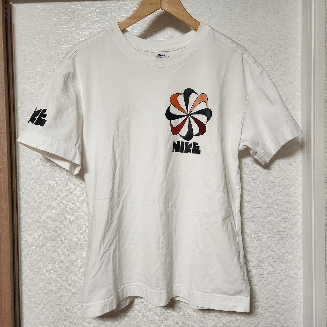 NIKE - 70s 復刻NIKE カラフルロゴ Tシャツ ホワイト風車 風車 NIKE - 70s 復刻NIKE カラフルロゴ Tシャツ ホワイト風車 風車