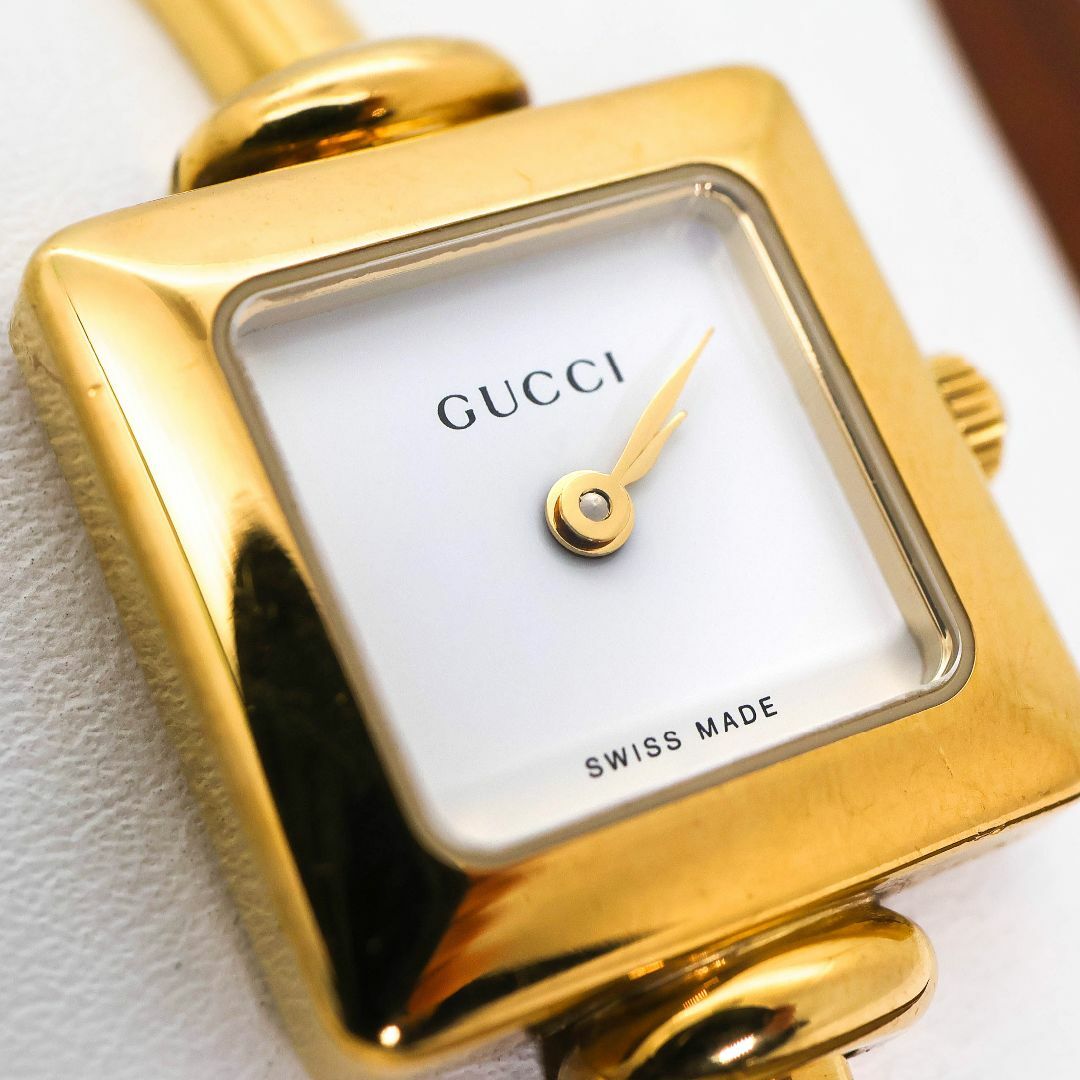 GUCCI - 稼働 GUCCI 腕時計 1900L ゴールド スクエア バングル GUCCI - 稼働 GUCCI 腕時計 1900L ゴールド スクエア バングル