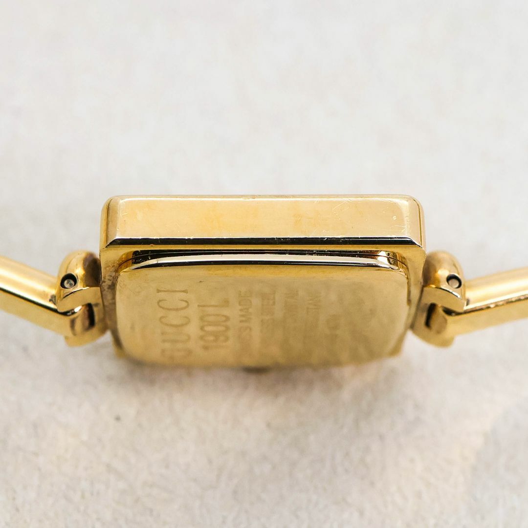 GUCCI - 稼働 GUCCI 腕時計 1900L ゴールド スクエア バングル GUCCI - 稼働 GUCCI 腕時計 1900L ゴールド スクエア バングル