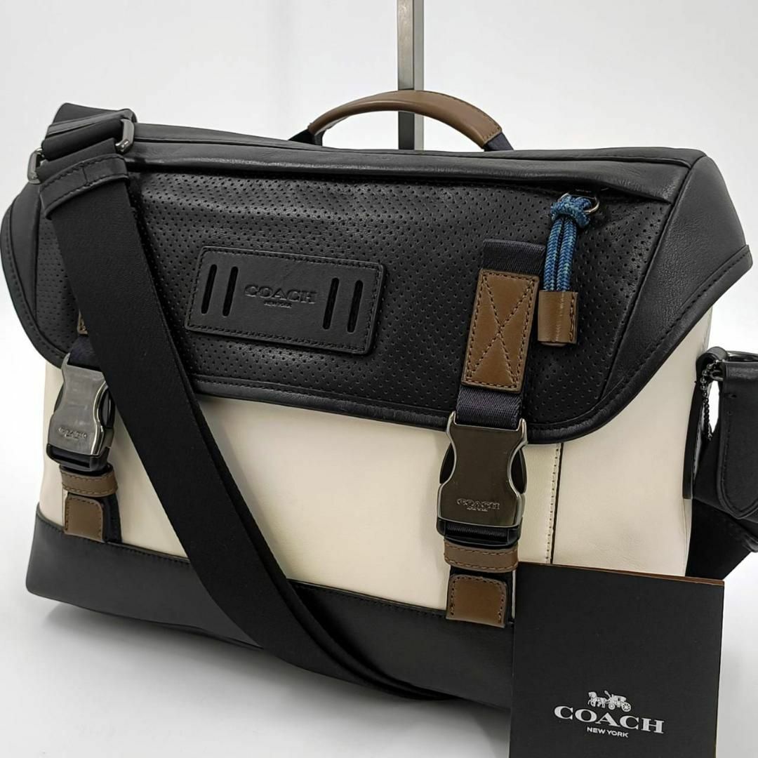 COACH - 美品✨コーチ リビングトン メッセンジャーバッグ COACH - 美品✨コーチ リビングトン メッセンジャーバッグ