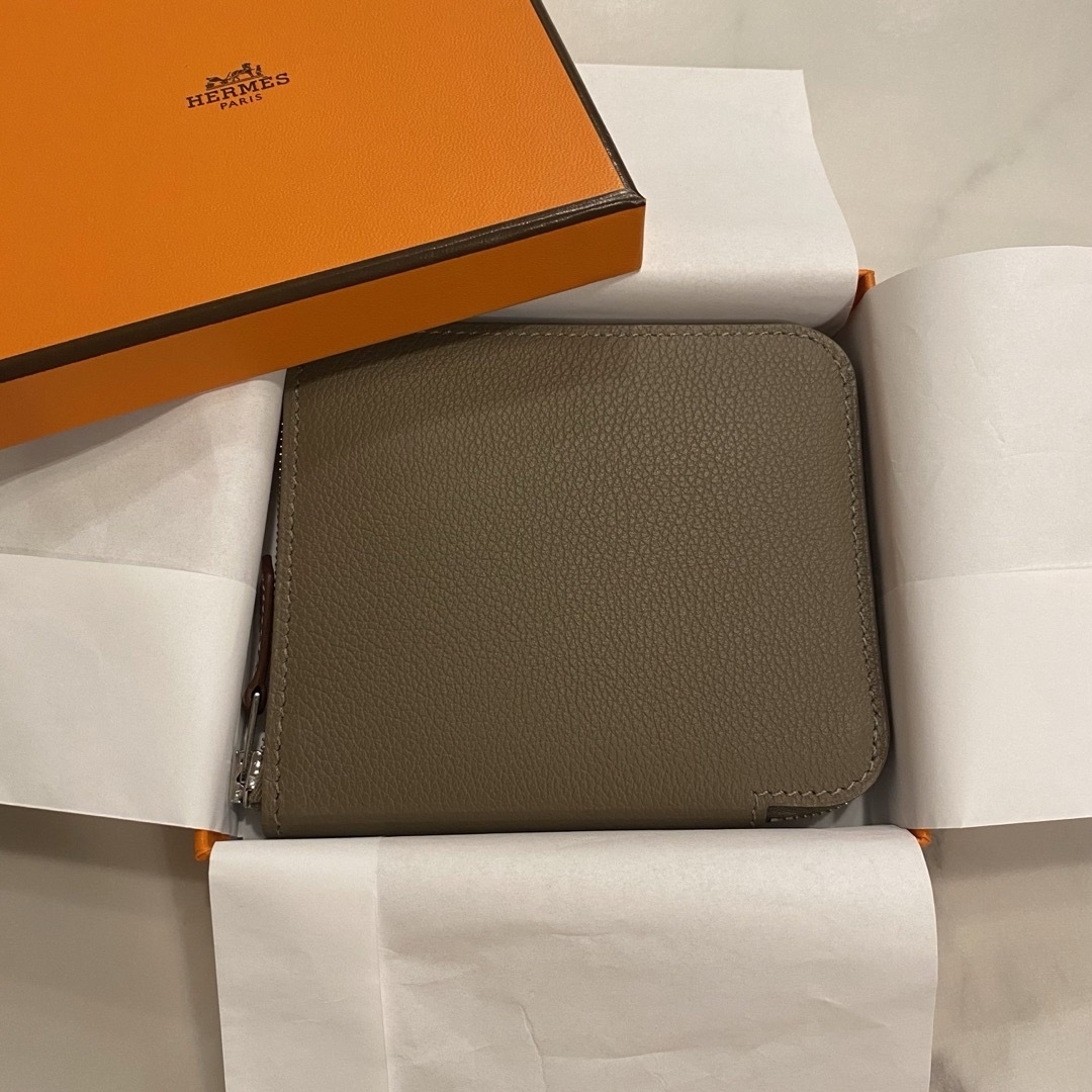 HERMES - 新品 エルメス シルクインコンパクト エトゥープ HERMES - 新品 エルメス シルクインコンパクト エトゥープ