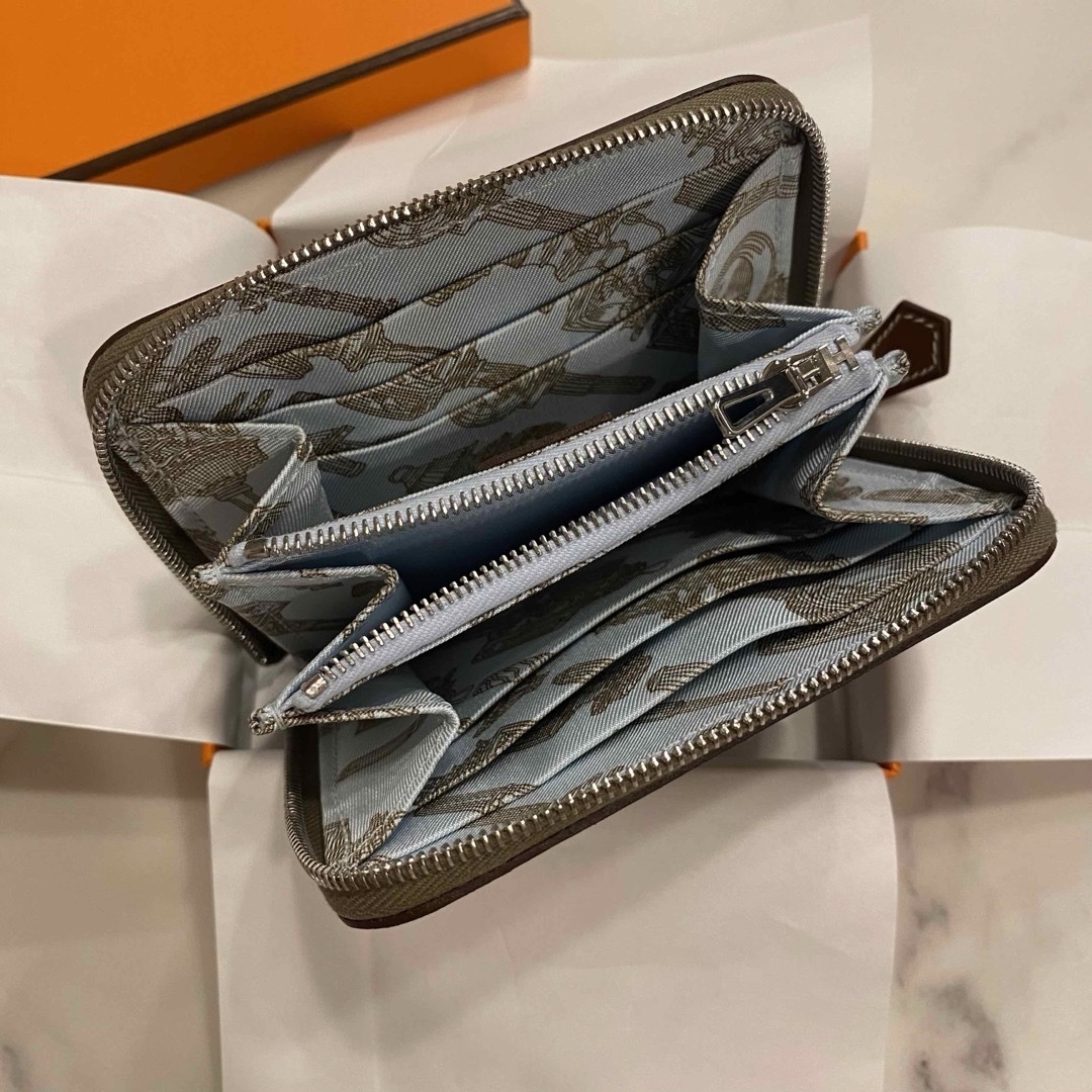 HERMES - 新品 エルメス シルクインコンパクト エトゥープ HERMES - 新品 エルメス シルクインコンパクト エトゥープ