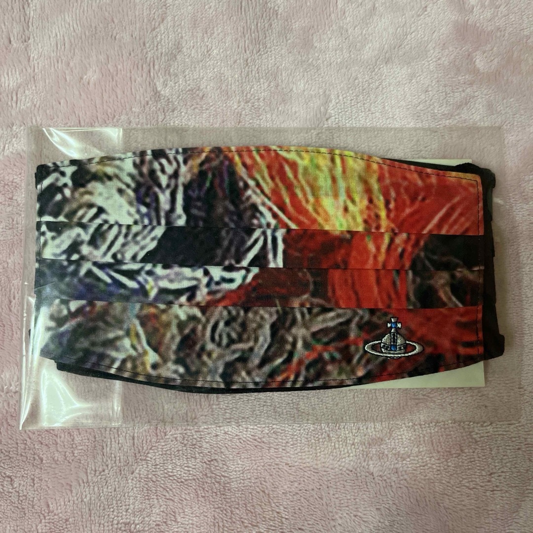 Vivienne Westwood(ヴィヴィアンウエストウッド)の新品未使用 ヴィヴィアン ウエストウッド ネットプリント マスク マン インテリア/住まい/日用品の日用品/生活雑貨/旅行(日用品/生活雑貨)の商品写真