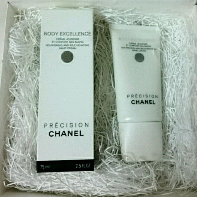 CHANEL(シャネル)のボディ エクセレンス ハンドクリーム コスメ/美容のボディケア(ハンドクリーム)の商品写真