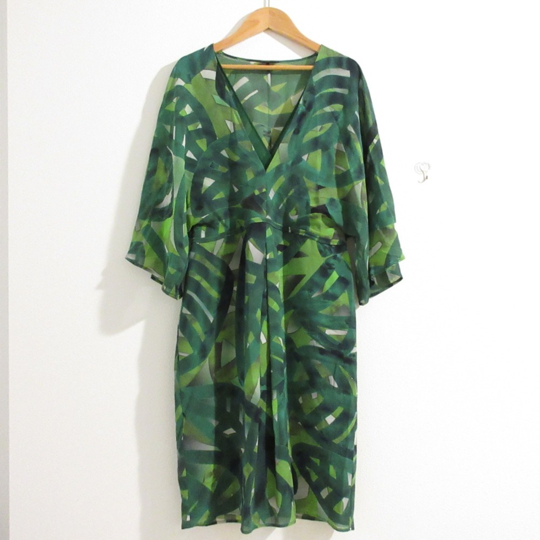 ESCADA - 美品 ESCADA エスカーダ リーフ柄 シルク100% Vネック ESCADA - 美品 ESCADA エスカーダ リーフ柄 シルク100% Vネック
