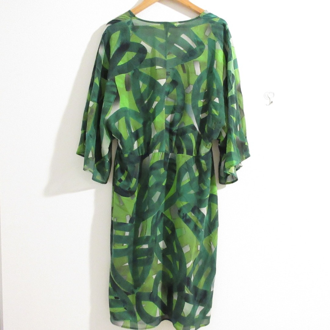 ESCADA - 美品 ESCADA エスカーダ リーフ柄 シルク100% Vネック ESCADA - 美品 ESCADA エスカーダ リーフ柄 シルク100% Vネック