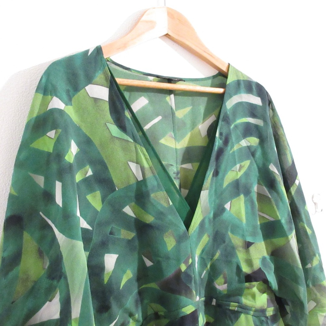 ESCADA - 美品 ESCADA エスカーダ リーフ柄 シルク100% Vネック ESCADA - 美品 ESCADA エスカーダ リーフ柄 シルク100% Vネック
