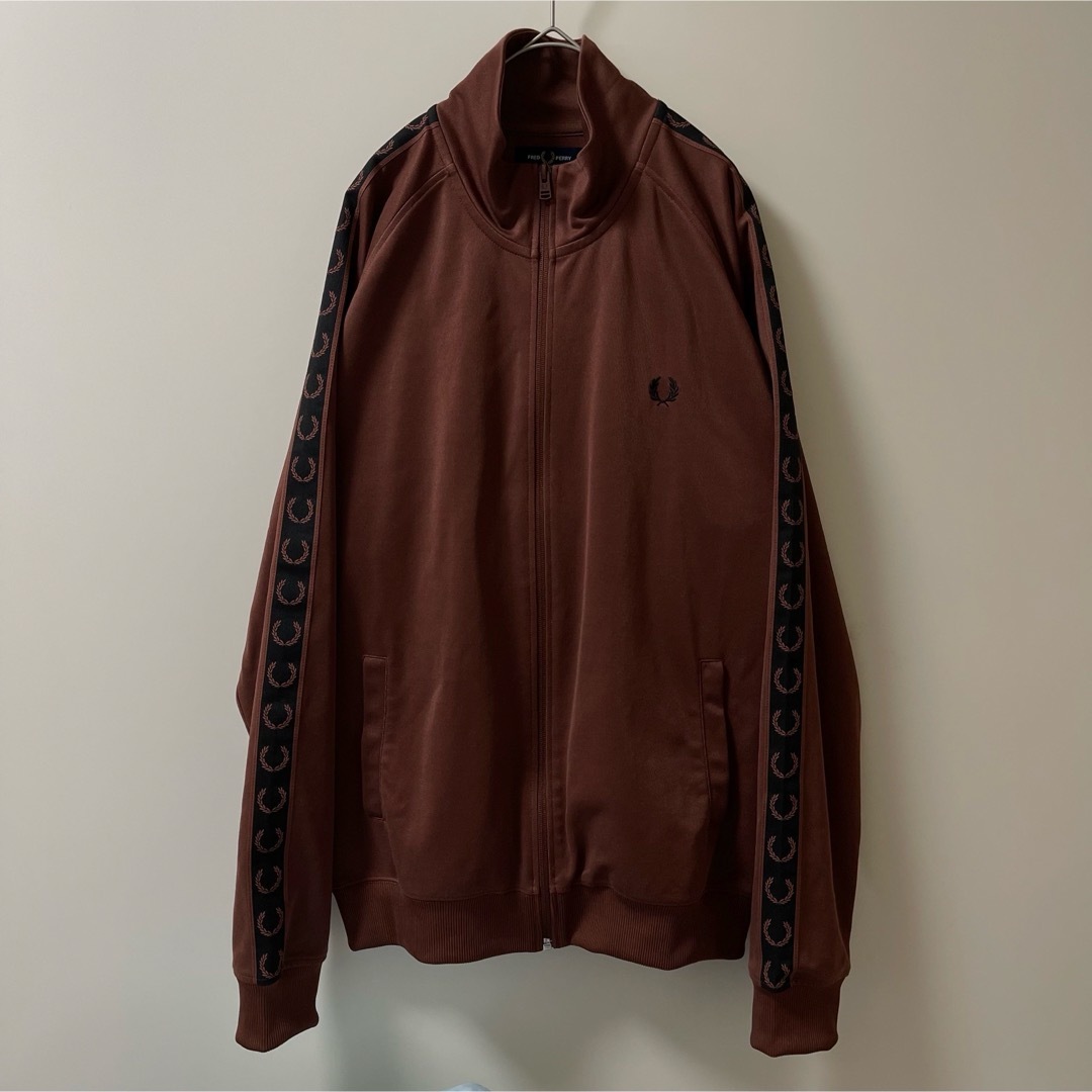 FRED PERRY - 新品同様XL】フレッドペリー刺繍トラック FRED PERRY - 新品同様XL】フレッドペリー刺繍トラック