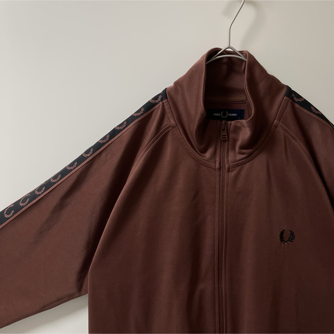 FRED PERRY - 新品同様XL】フレッドペリー刺繍トラック FRED PERRY - 新品同様XL】フレッドペリー刺繍トラック