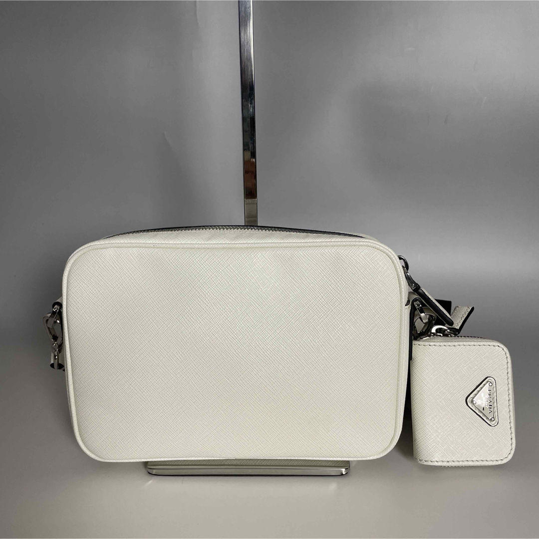 PRADA - Prada 極美品 サフィアーノ トラベル 白 ショルダー PRADA - Prada 極美品 サフィアーノ トラベル 白 ショルダー