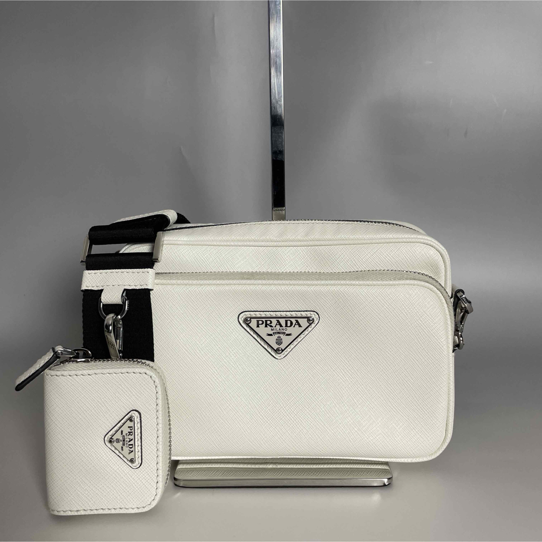 PRADA - Prada 極美品 サフィアーノ トラベル 白 ショルダー PRADA - Prada 極美品 サフィアーノ トラベル 白 ショルダー